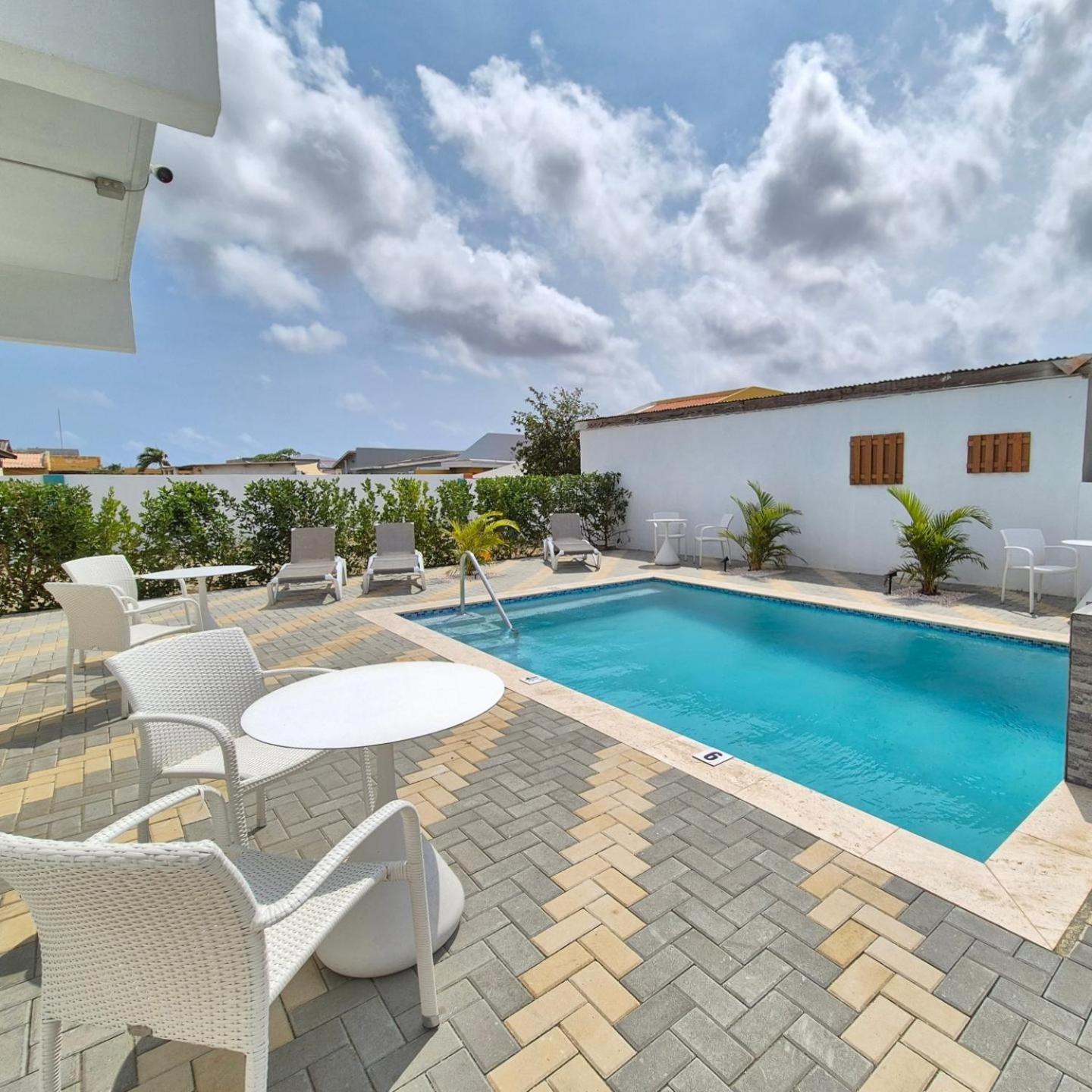 Ocean Breeze Apartments In Aruba Oranjestad Ngoại thất bức ảnh